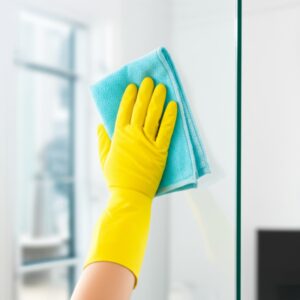 Bí Quyết Vàng: 10+ Cách Vệ Sinh Kính Tại Nhà Sạch Bóng Không Tì Vết Như Chuyên Gia