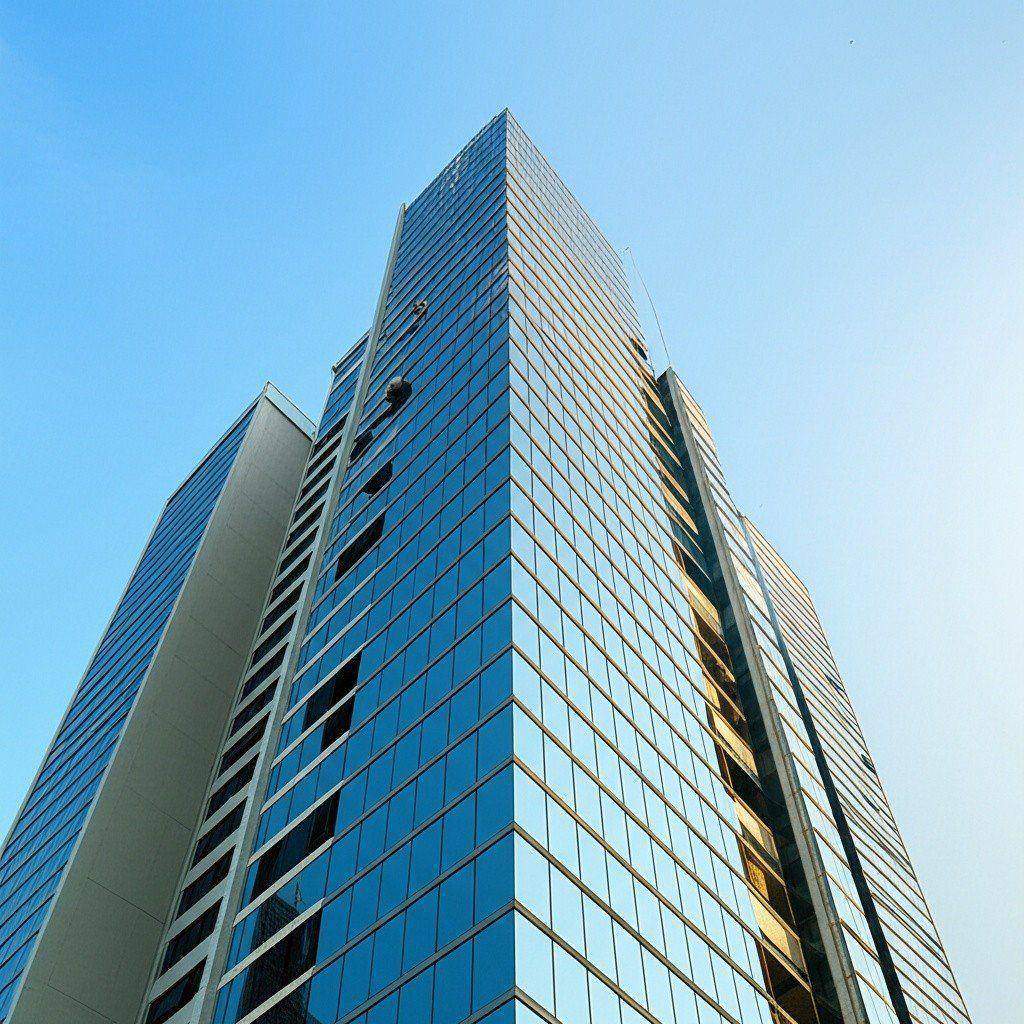 Dịch Vụ Lau Kính Chung Cư Chuyên Nghiệp, An Toàn | Báo Giá 2024